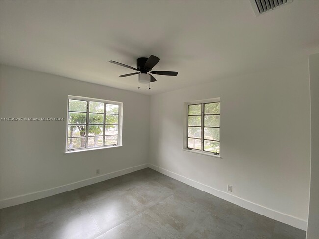 Foto del edificio - 931 NW 1st St