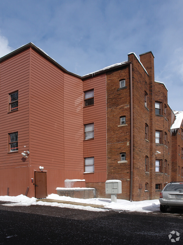 Building Photo - 614 W Market St