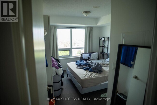 Photo du bâtiment - 812 Lansdowne Ave