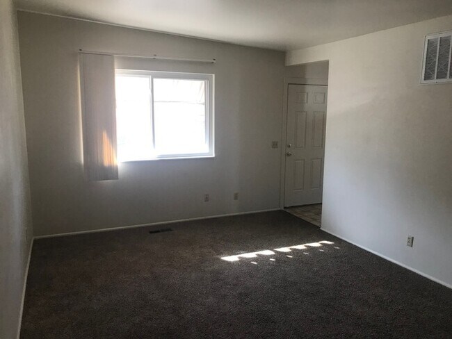 Building Photo - 540 E 200 N