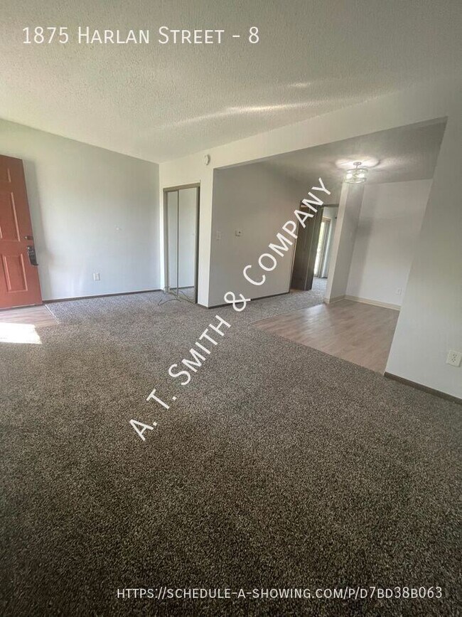 Building Photo - ONE BEDROOM NEAR SLOAN'S LAKE PARK!