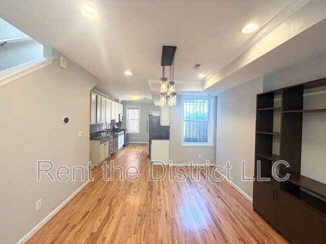 Foto del edificio - 775 Kenyon St NW