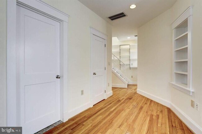 Building Photo - 1531 31st St NW