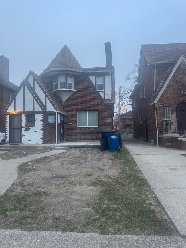 Building Photo - 17164 Roselawn St