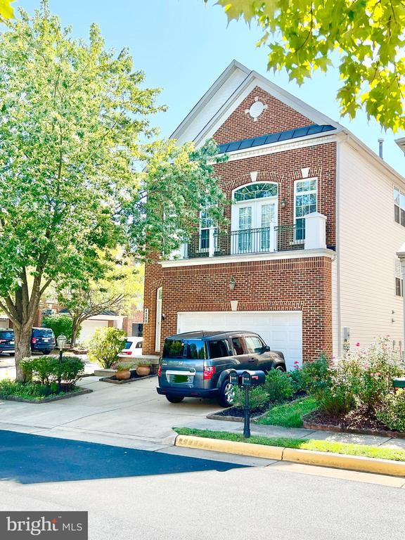 Building Photo - 4240 Sonia Ct