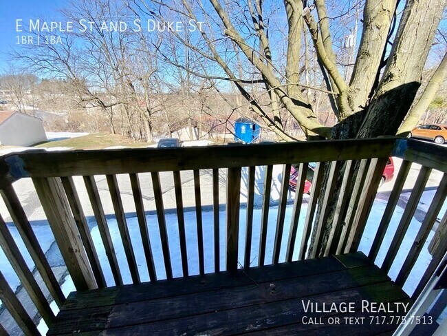 Building Photo - 501 E Maple St