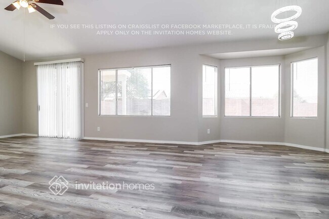 Foto del edificio - 12902 W Soledad St