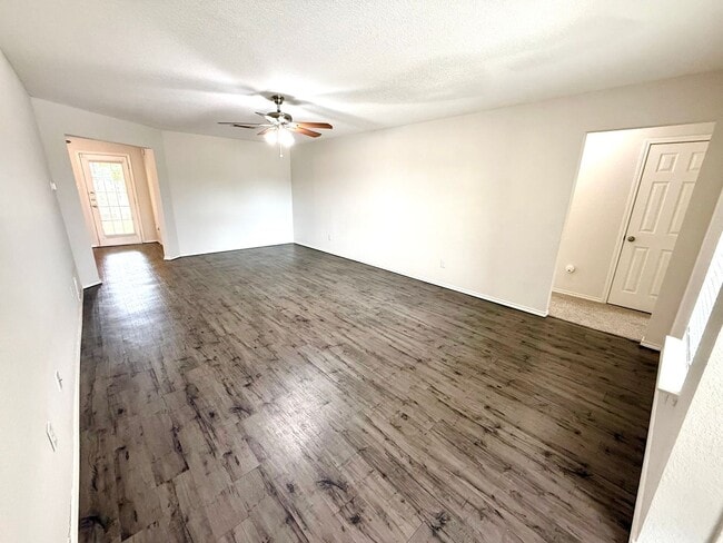 Foto del edificio - Available Now! Charming Single-Story Home in Waco with Modern Finishes & Spacious Yard