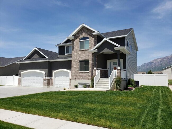 Building Photo - 42 E 1825 N