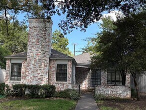 Building Photo - 4600 Belclaire Ave