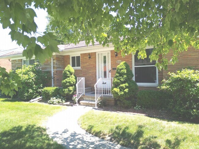 Building Photo - Beautiful Brick Ranch