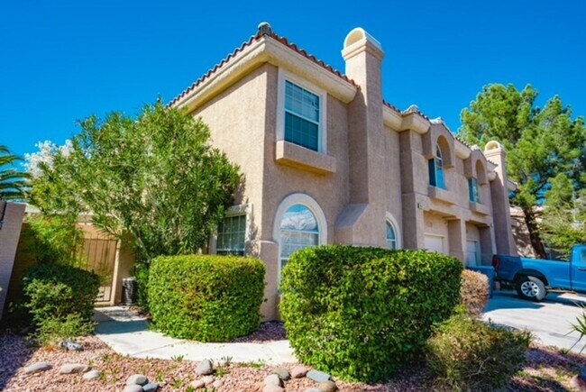 Foto del edificio - FURNISHED TOWNHOME!