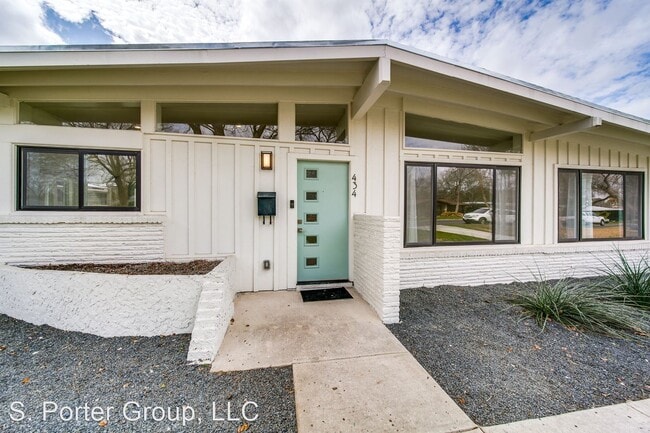 Building Photo - 3 br, 2 bath House - 434 Tophill Rd
