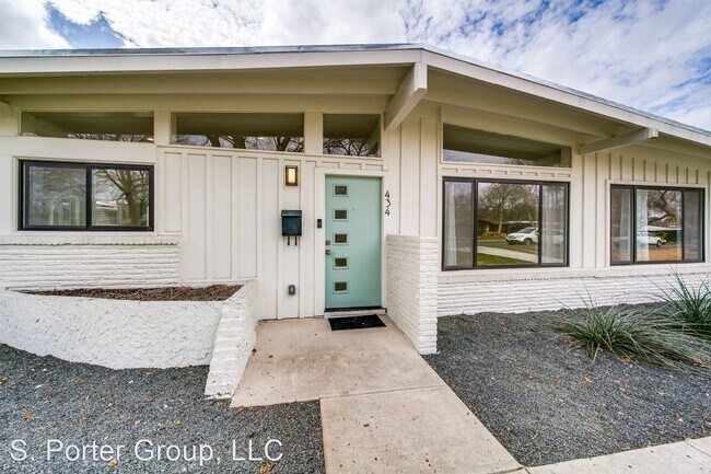 Foto del edificio - 3 br, 2 bath House - 434 Tophill Rd