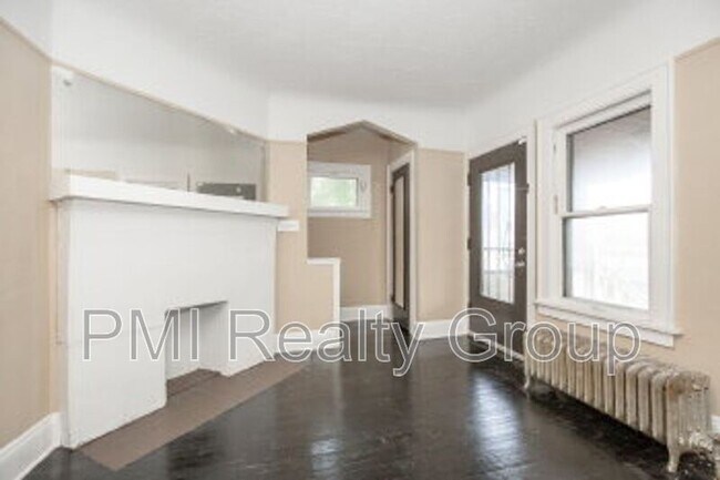 Foto del edificio - 888 Evangeline Rd