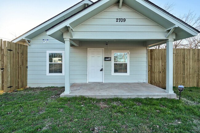 Building Photo - Remodeled 2BD/1BTH Home in the Heart of OK...