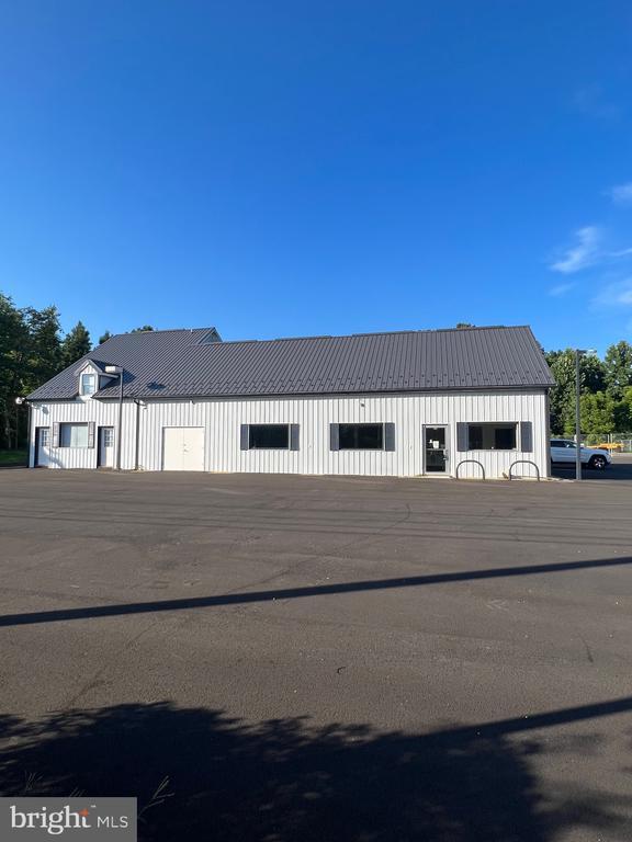 Foto del edificio - 25580 Three Notch Rd