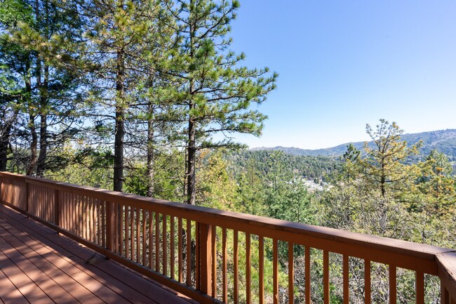Building Photo - 23866 Lakeview Dr