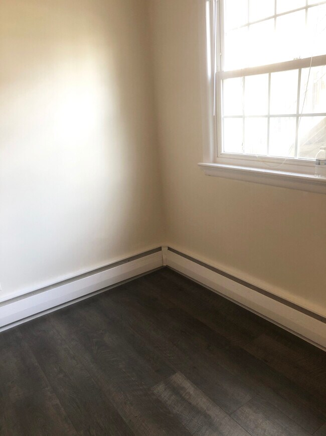 Sala Medio - 112 N Washington Ave
