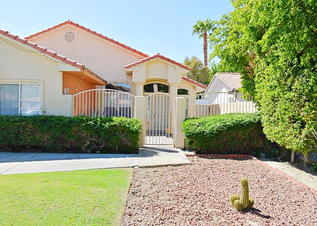 Building Photo - 5/3 Stunner in Cathedral City