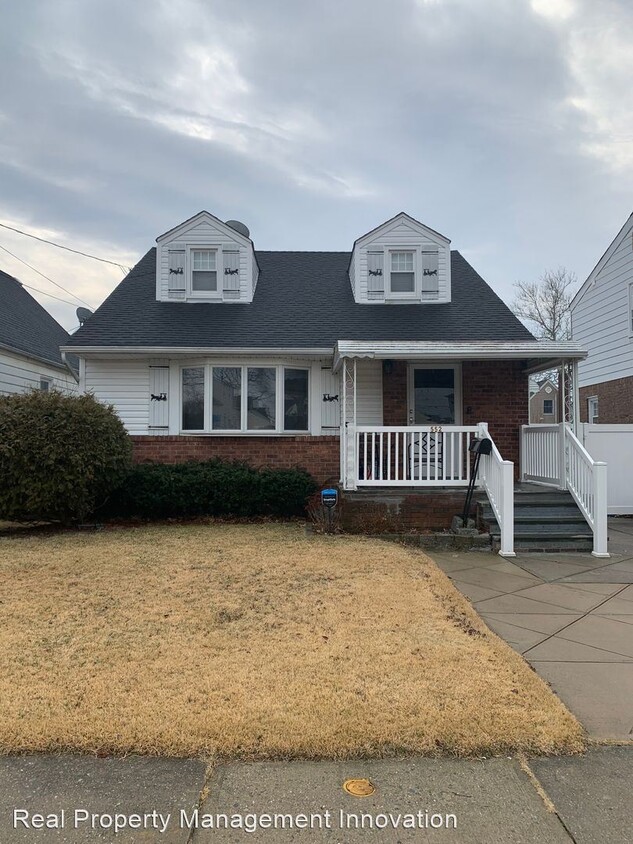Primary Photo - 5 br, 2.5 bath House - 552 7th Ave
