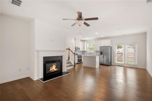 Building Photo - 4915 Longview Walk