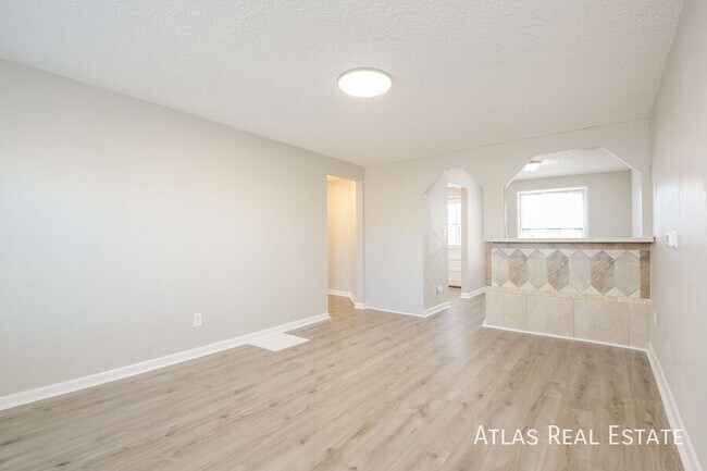 Foto del edificio - 7387 Oneida Dr