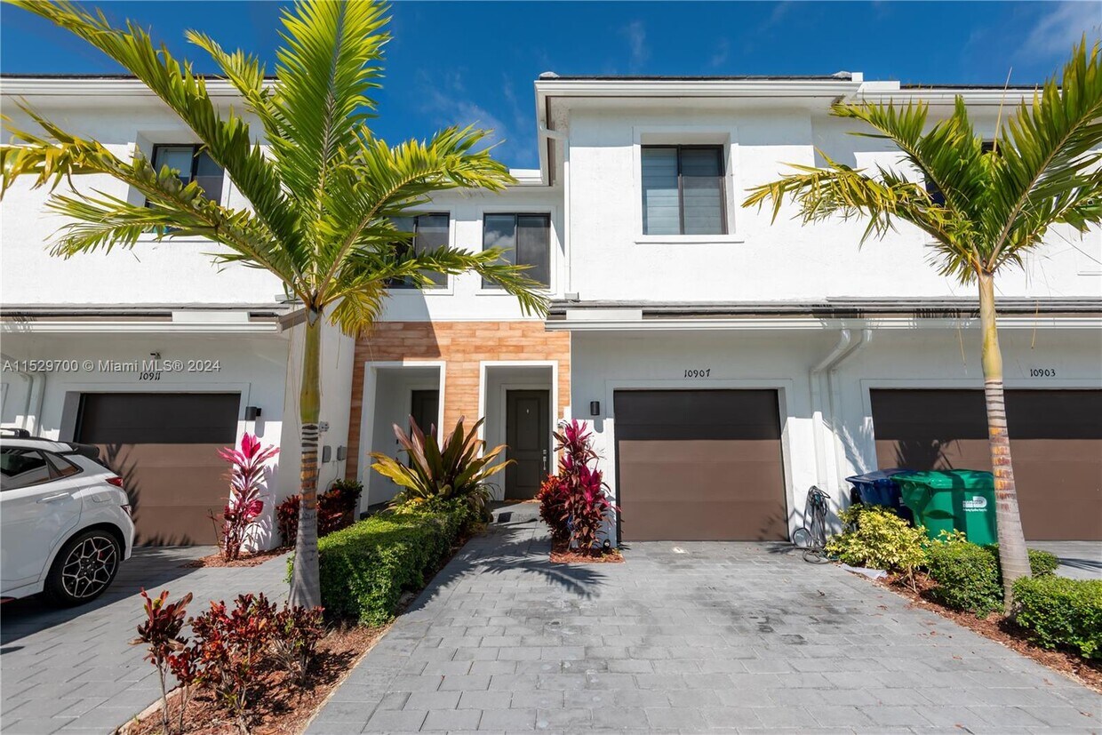 Foto principal - 10907 SW 233rd St