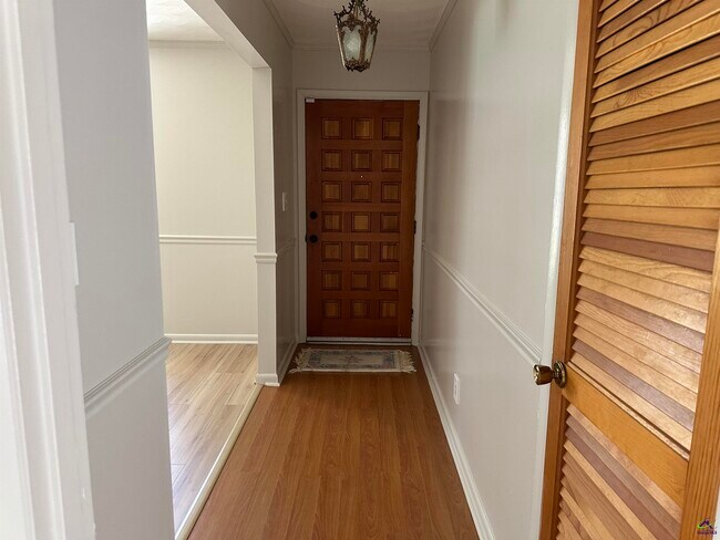 Foto del edificio - 1218 Creekwood Dr