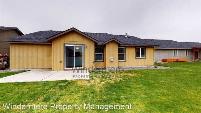 Building Photo - 3 br, 2 bath House - 247 Chapra Street
