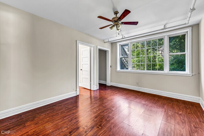 Foto del edificio - 2457 N Rockwell St