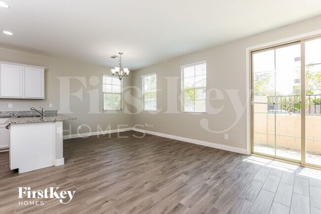 Foto del edificio - 243 N Sunrise