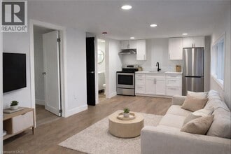 Building Photo - 803 King St