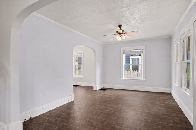 Foto del edificio - 715 Curtis St NE