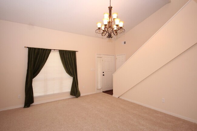 Foto del edificio - Northeast Pensacola 2BR Home Near I-10 & Pensacola Bay with Loft, Granite Kitchen, Attached Garag...