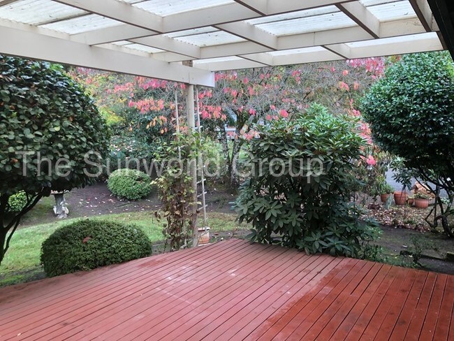 Foto del edificio - THREE BEDROOM SPLIT LEVEL HOME