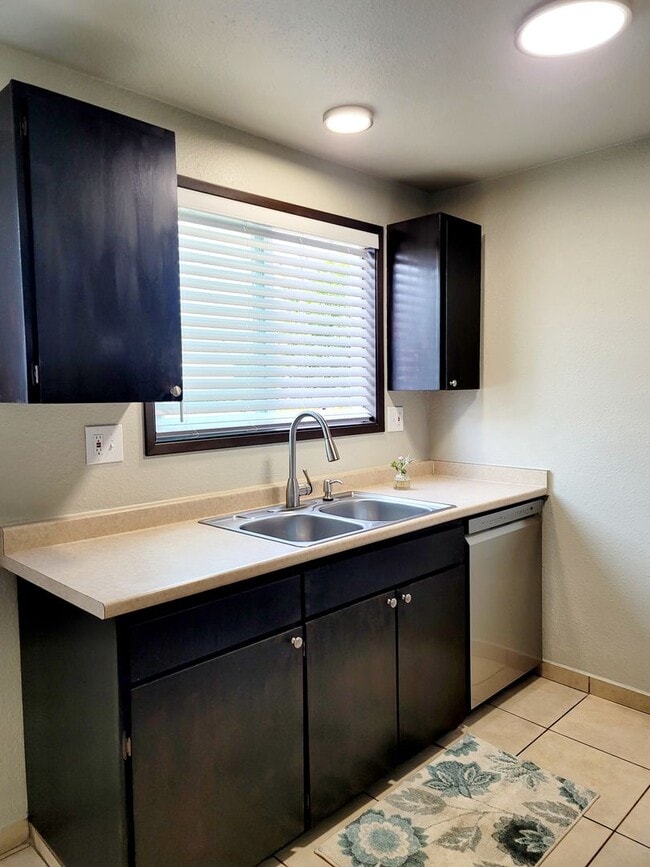Building Photo - Auburn Triplex