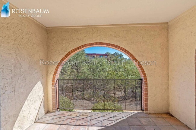 Building Photo - 6332 N Barcelona Ln