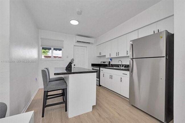 Foto del edificio - 1001 NE 110th St