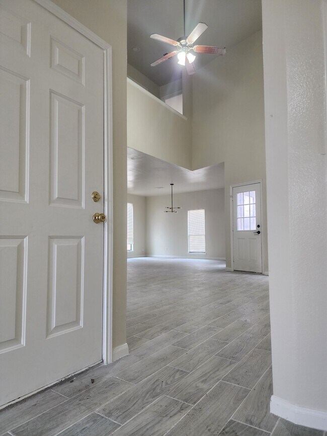 Photo - 10005 Sharpton Dr House