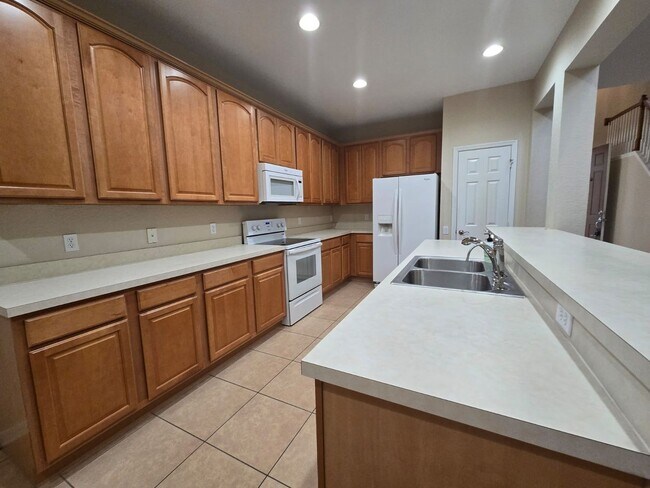 Building Photo - Beautiful home in Gated community