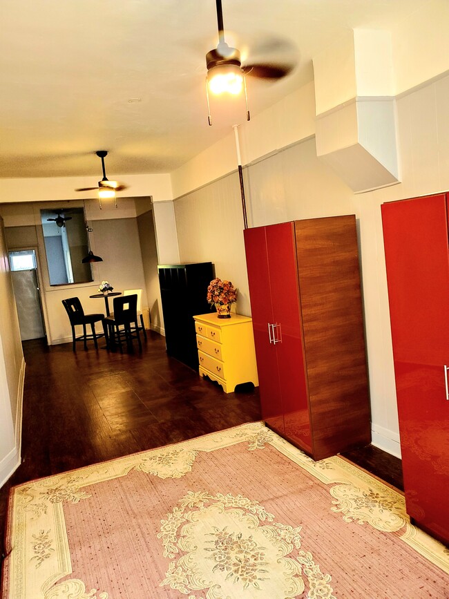 Spacious Studio - 3829 29th St