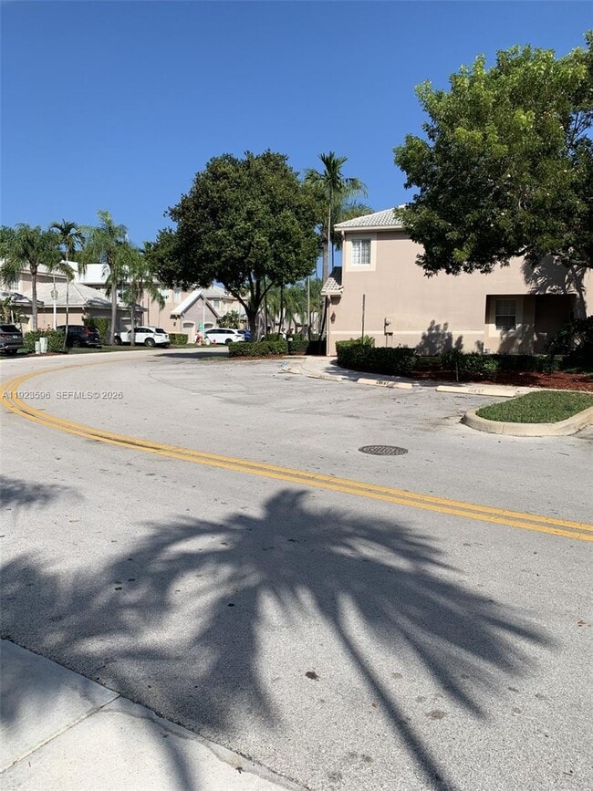 Building Photo - 2070 Madeira Dr