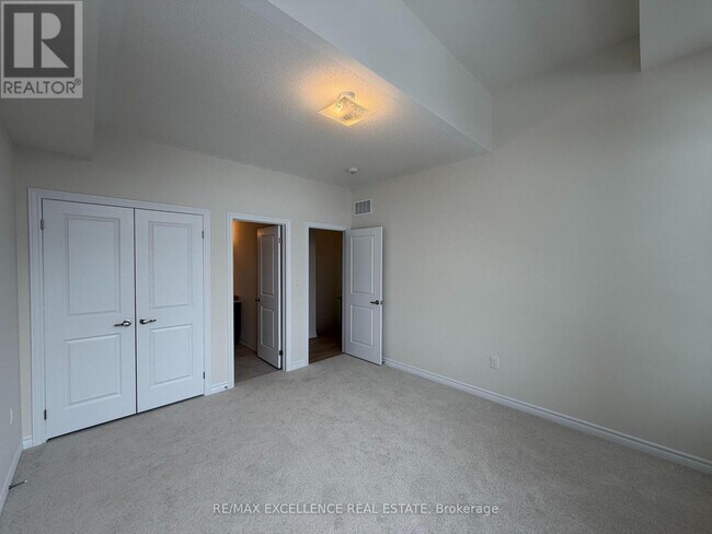 Photo du bâtiment - 176 Petch Ave