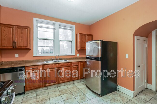 Foto del edificio - 3322 Clinton Ave