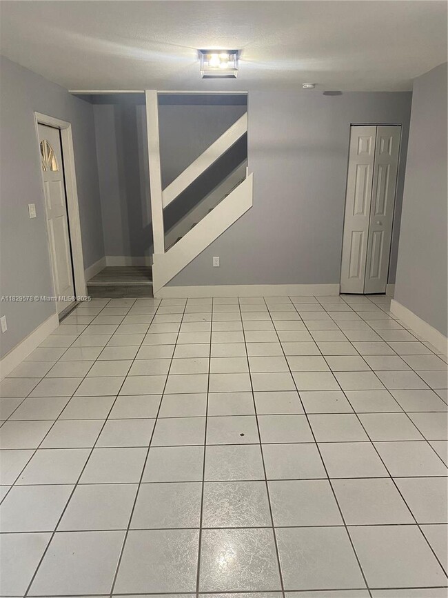 Building Photo - 15825 SW 90th Ct