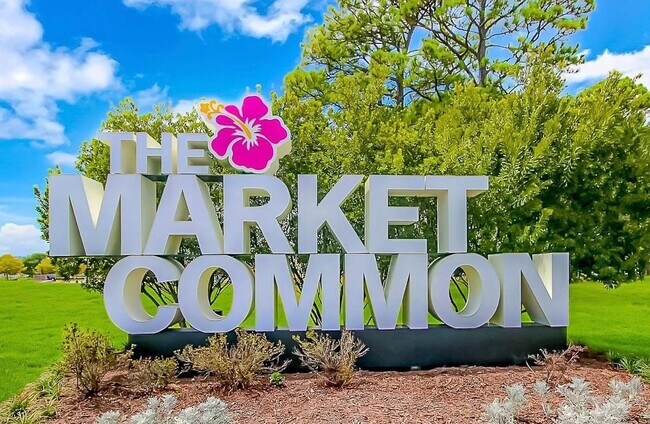 Foto del edificio - Upscale Townhome in Market Common! MOVE-IN READY!