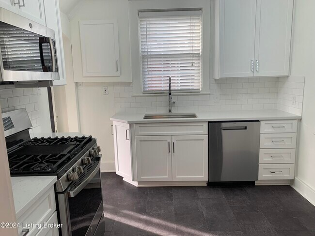 Building Photo - 159 McCready Ave