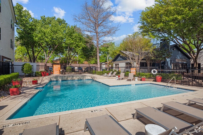 Building Photo - Larkin Apartment Homes