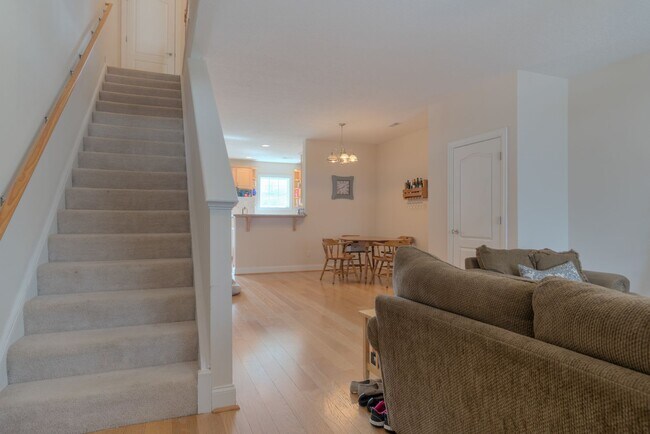 Foto del edificio - 250 Sheliah Ct